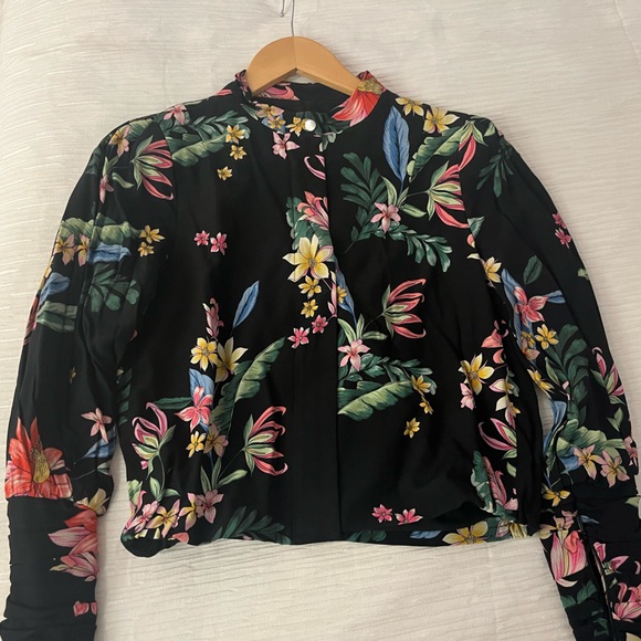 Zara jacket. Lightweight good layering piece. Good condition. - Picture 2 of 2